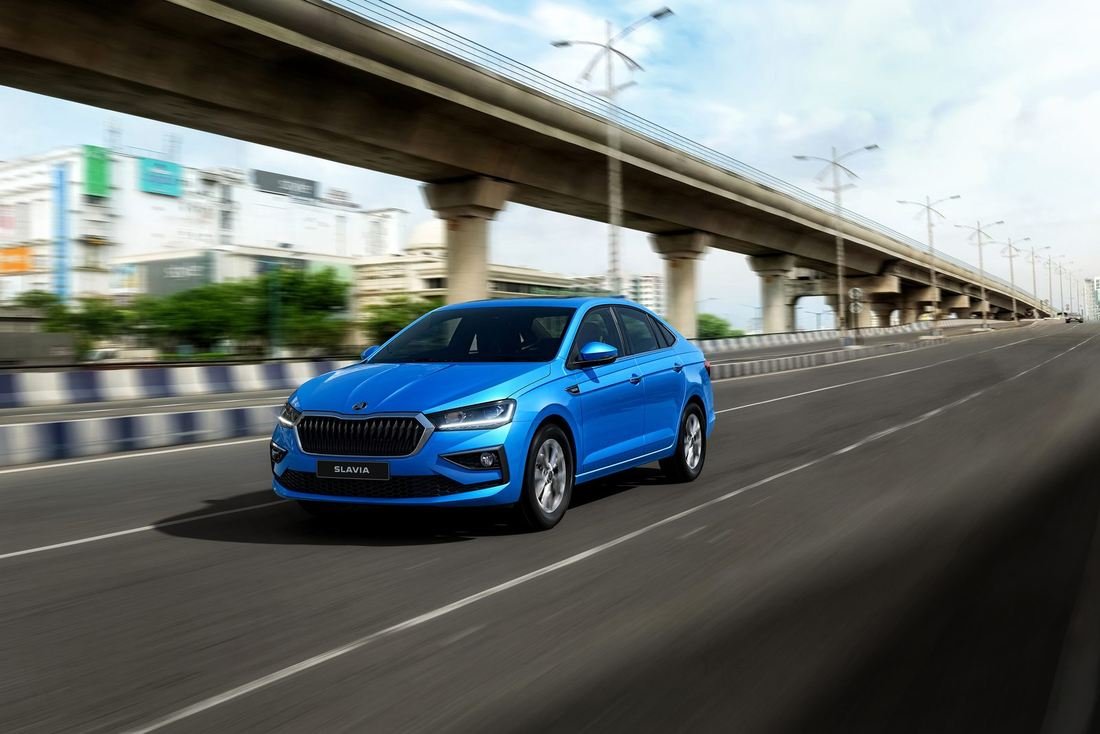 2026 Skoda Slavia facelift blue sedan, front three-quarter view